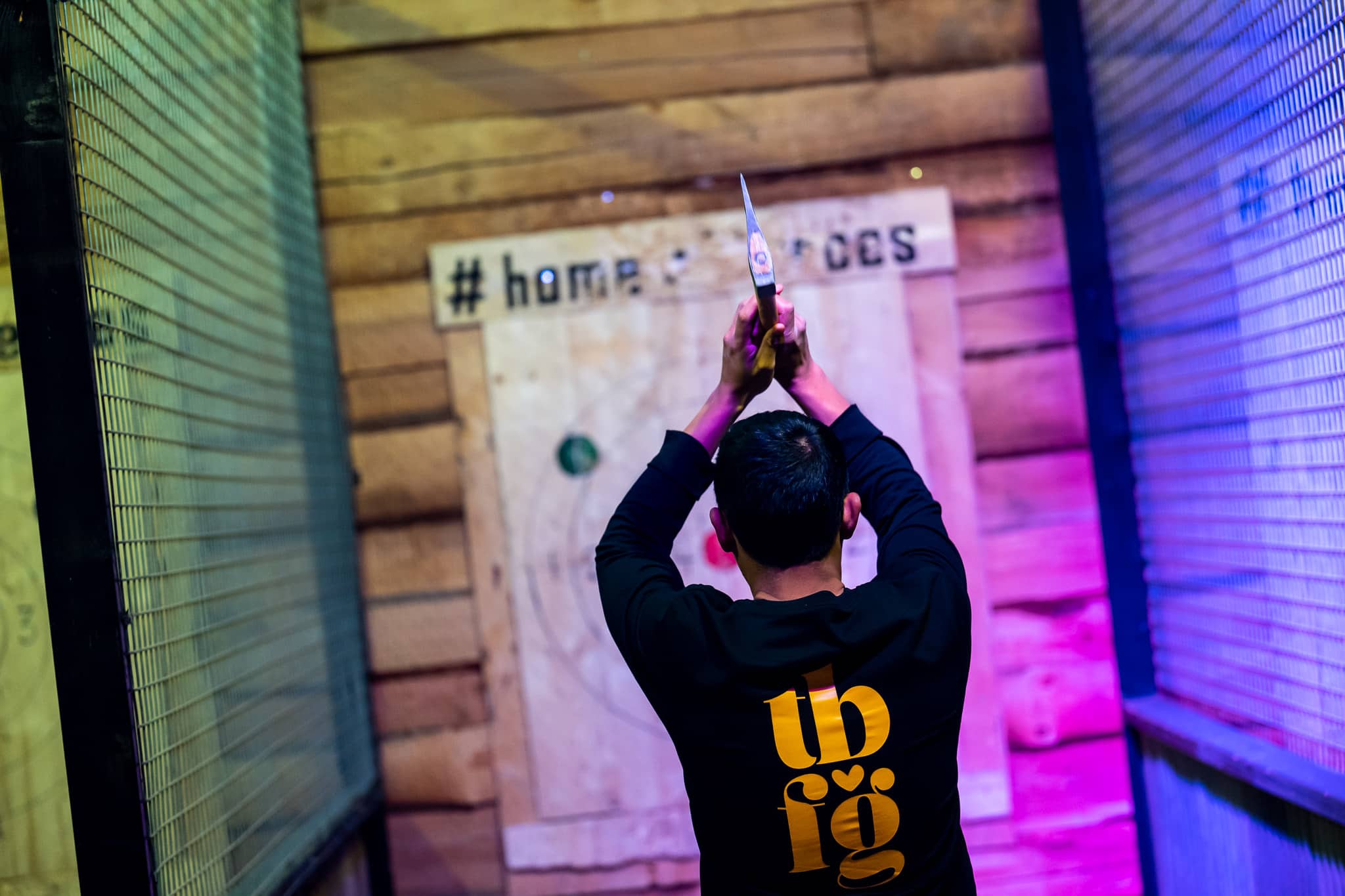 Bijlwerpen bij Home of Heroes